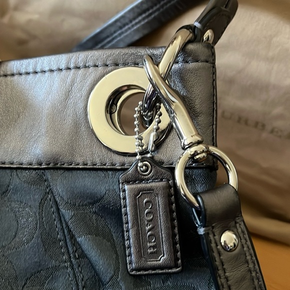 EUC Coach signature optic gray metallic fabric two way bag w/ purple interior - Picture 4 of 11